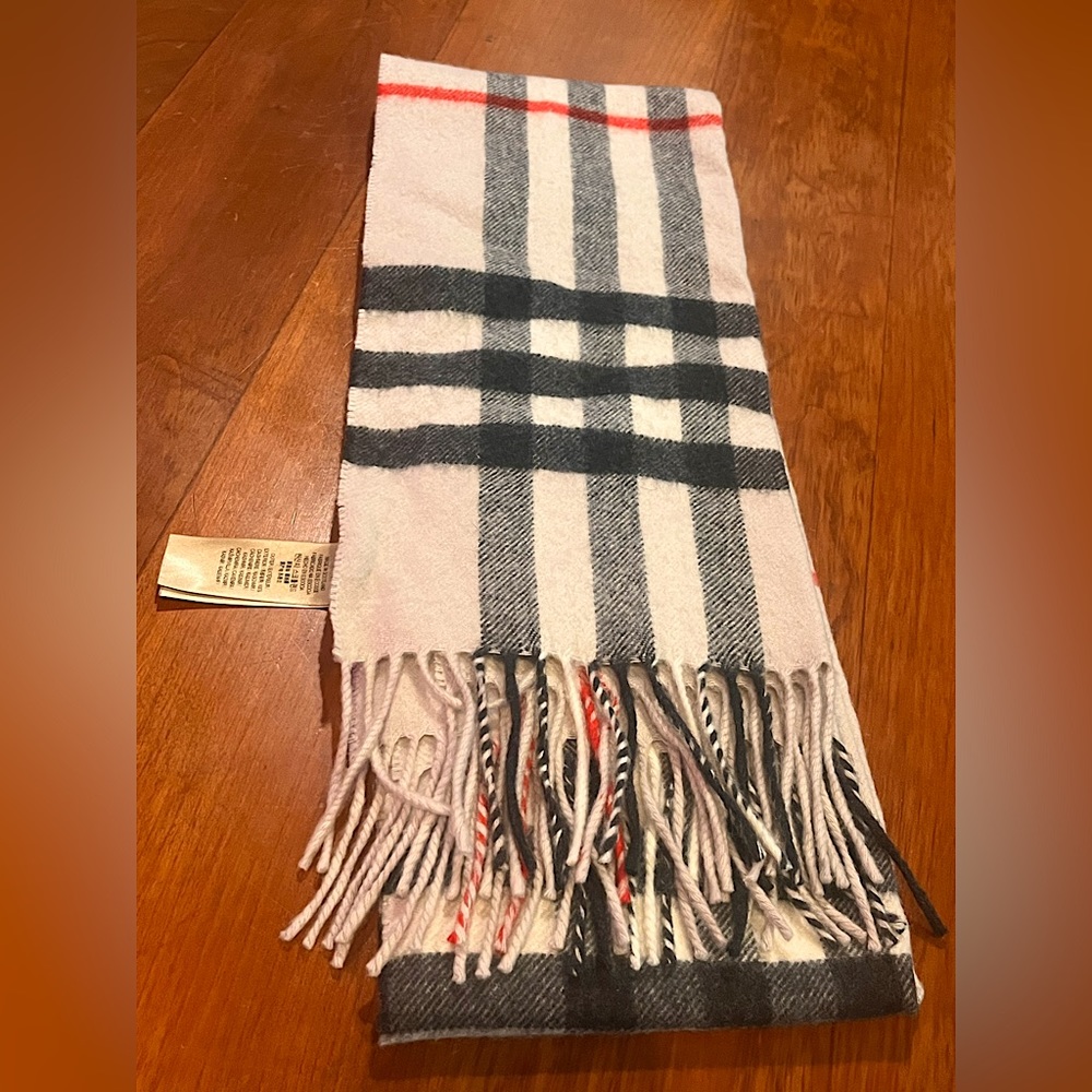Authentic Burberry Classic Check Cashmere Scarf in Stone - Picture 4 of 6